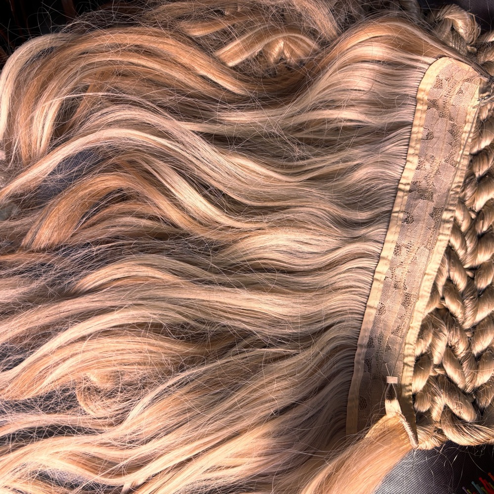 Blonde Clip-In Hair Extensions - Natural Light Blonde